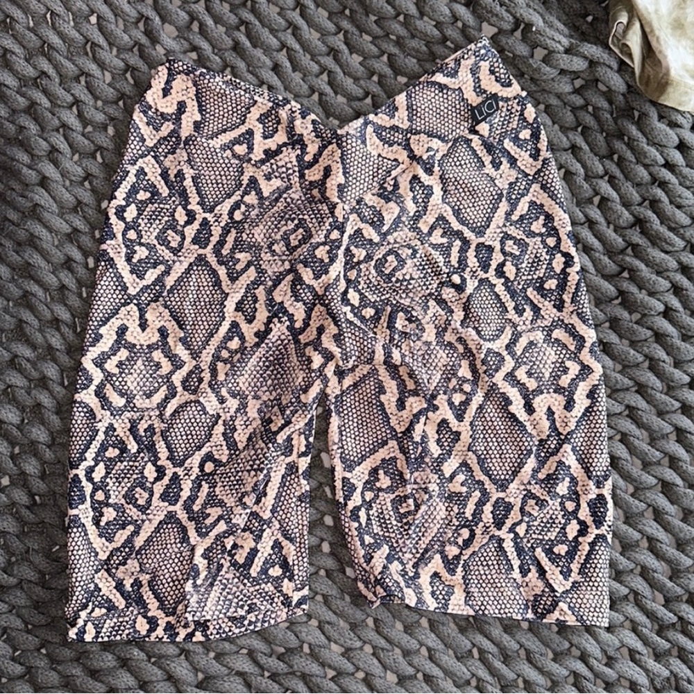 Lici Fit Scrunch Butt Python Shorts